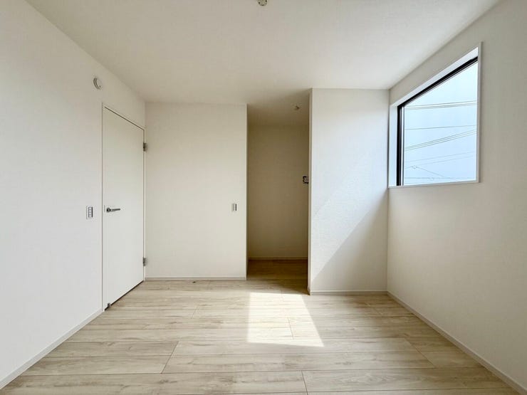 〈7.1帖〉
収納も備えた使い勝手の良い洋室です♪