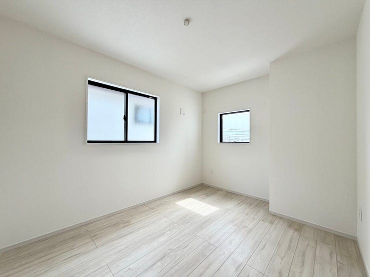 〈5.7帖〉
プライベート空間としてゆったり過ごせる洋室です♪