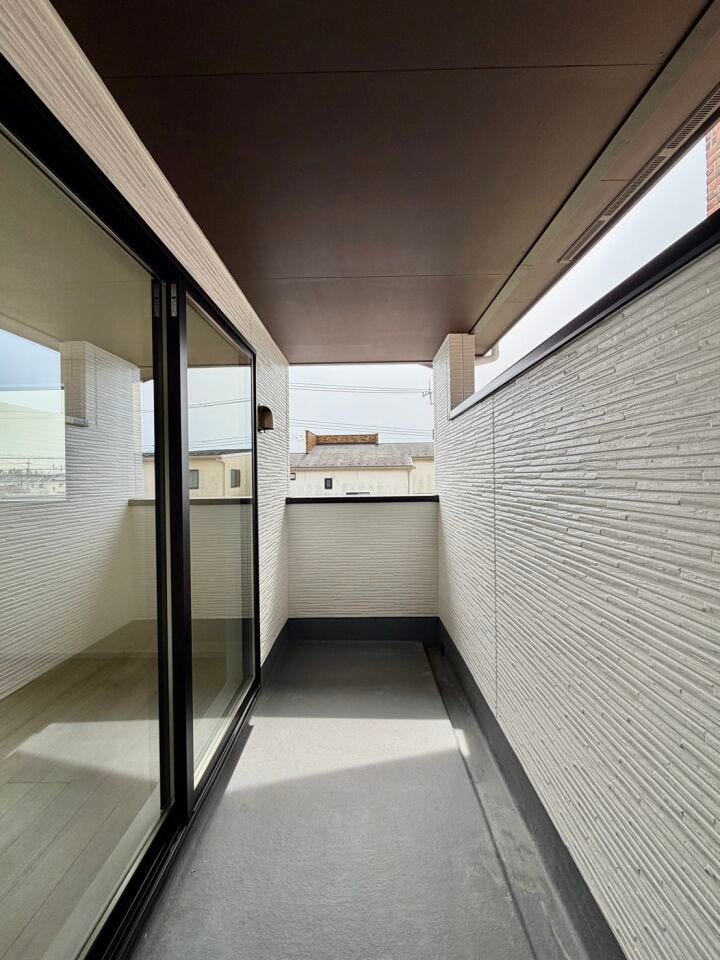 使い勝手の良いインナーバルコニーはとても便利です♪