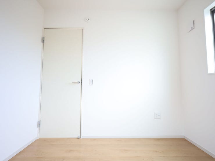 多用途に使える洋室が、生活スタイルに合わせたレイアウトを可能にします。