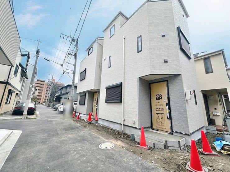 角から2軒目がA棟です。