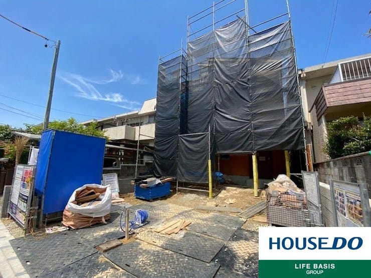 【陽当り良好】明るく暖かな光が差し込む家で、毎日が元気にスタート。南向きや開放的な窓からの自然光がたっぷりと室内に届き、季節を問わず温かみのある空間が広がります。家族全員が心地よく暮らせる住まいです。