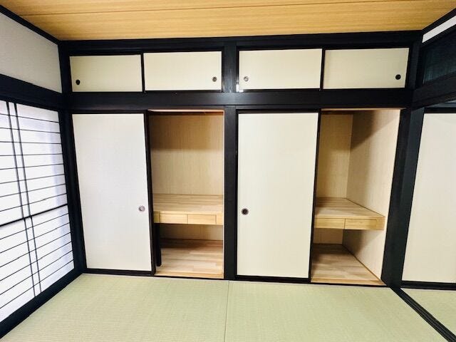 和室7帖 2間の押入は収納力大
