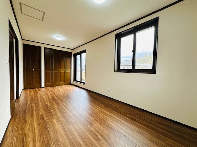 2階洋室10帖
全窓ペアガラスです