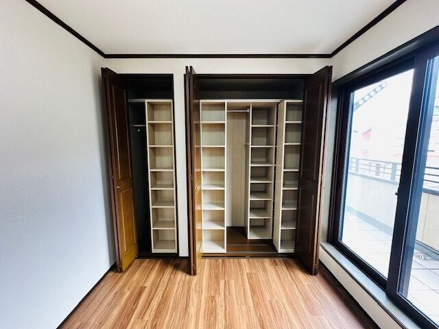 2階洋室10帖
大きなクローゼットが付いています