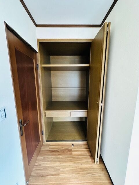 2階洋室9帖 クローゼット