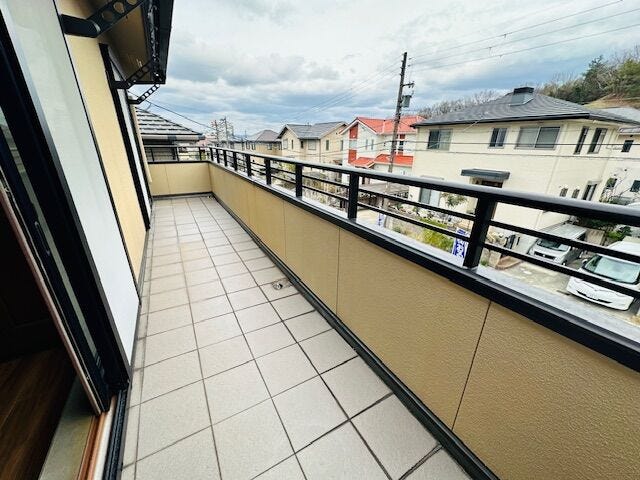 風通しの良い広々としたバルコニー