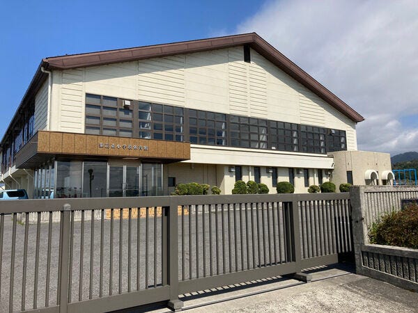 愛荘町立愛荘東小学校 1400m