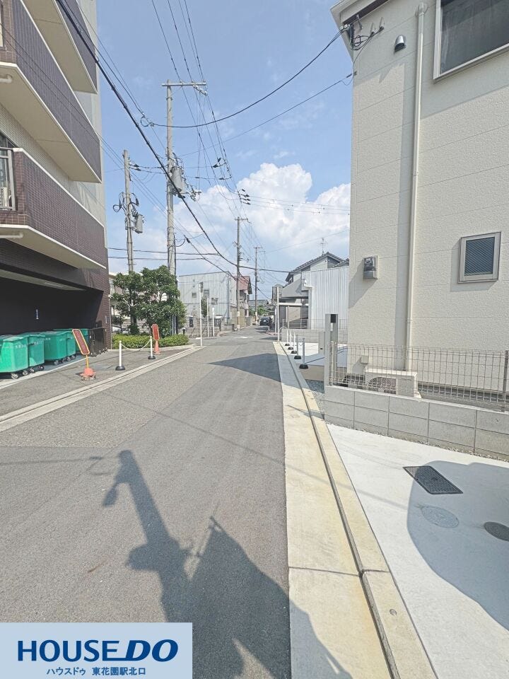 車通りが少なく落ち着いた雰囲気の前面道路です♪小さなお子様がいるご家族でも安心してお過ごしいただける、閑静な住宅街に位置しています☆
