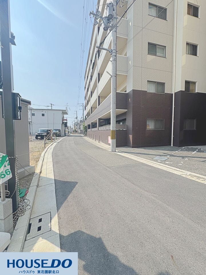 周辺はすっきりと整った街並みが広がっており、毎日の生活が快適に送れる好環境です♪お散歩やお買い物にも便利なアクセス良好な立地です☆