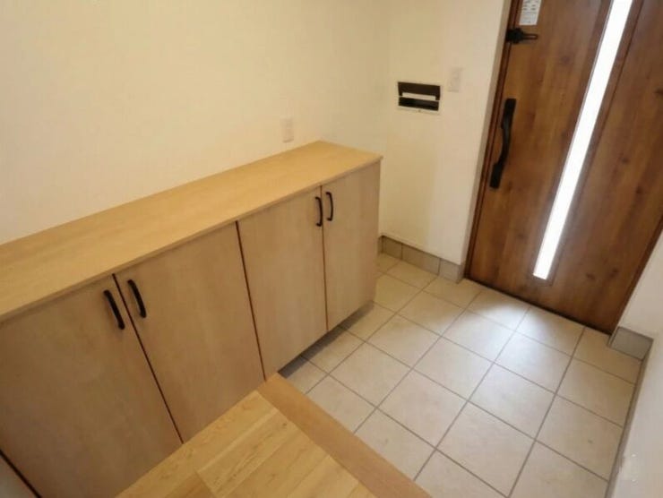 シューズボックスは高さを出さずに家族みんなが手の届く位置に♪※画像一部家具消し加工