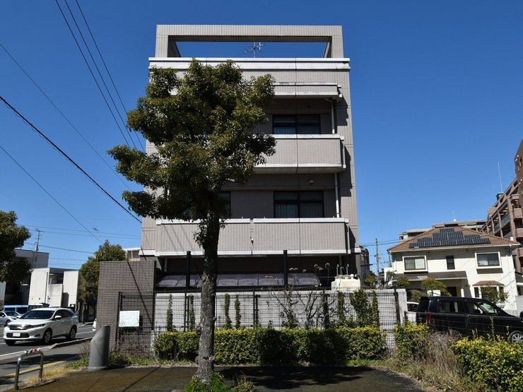 外観を南東側より撮影