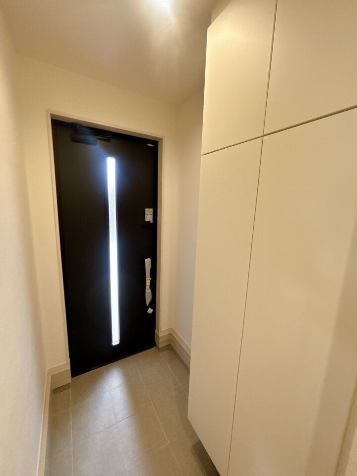 玄関は段差が低めの設計になっているため、小さなお子様やご高齢の方でも安心してご利用いただけます♪