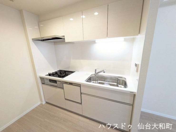 壁付けタイプのキッチンは、収納力に人気があります