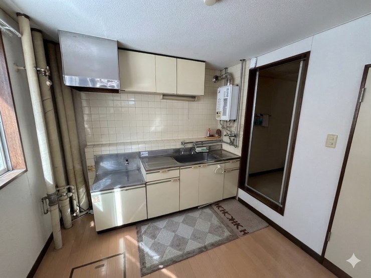 《1階 キッチン》
浴室・トイレもございます。
※CG加工をしております。ご了承ください。