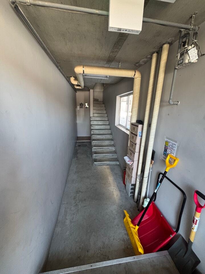 《共用部分》
1階は武道場
階段を上がり2階~は居住フロアです。