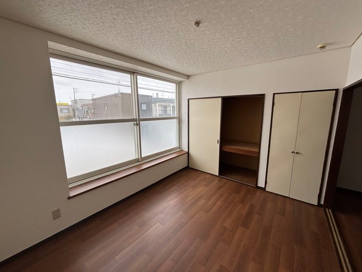 《居住フロア 洋室》
収納スペースを確保◎シンプルで使いやすい内装です。