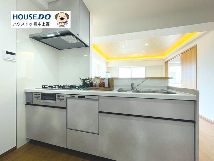 【キッチン】
料理をしながら、リビングの会話に混ざれる対面式キッチン♪