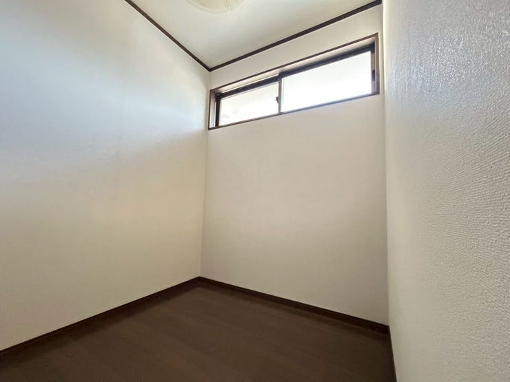 2階トイレ横の納戸部分♪収納スペースが沢山あると嬉しいですね♪