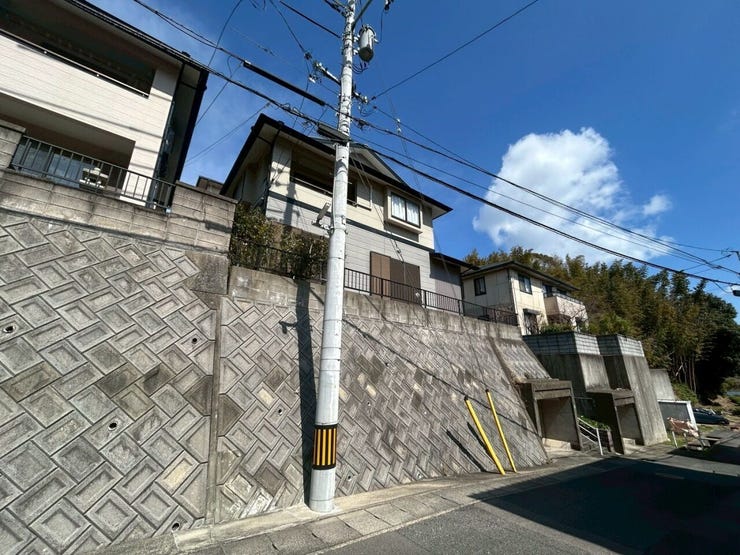 高台の上に建っています♪