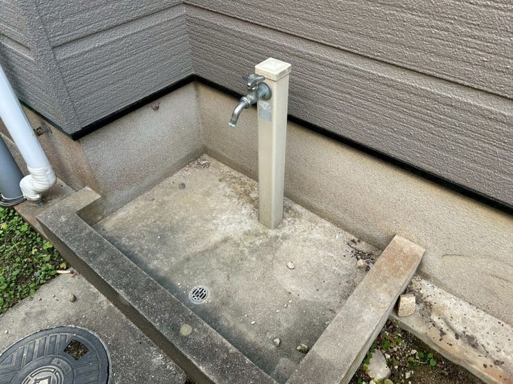 庭に立水栓があります♪