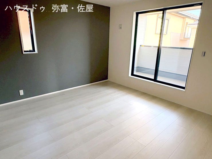 アクセントクロスを採用した約8帖の主寝室!
