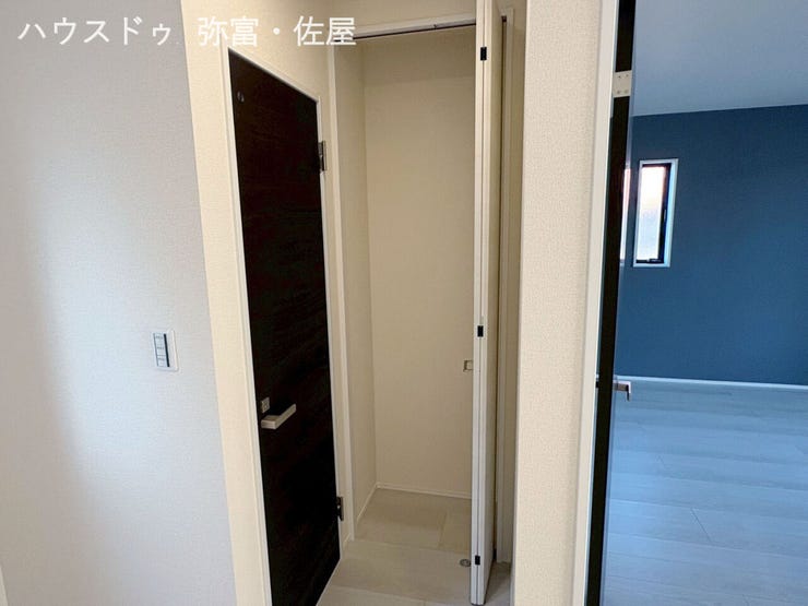 あると便利な2階廊下収納♪掃除道具など片付けられます!