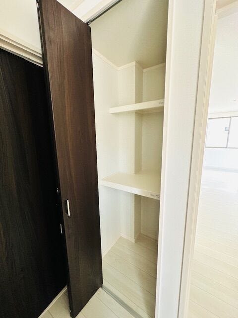 1階廊下収納