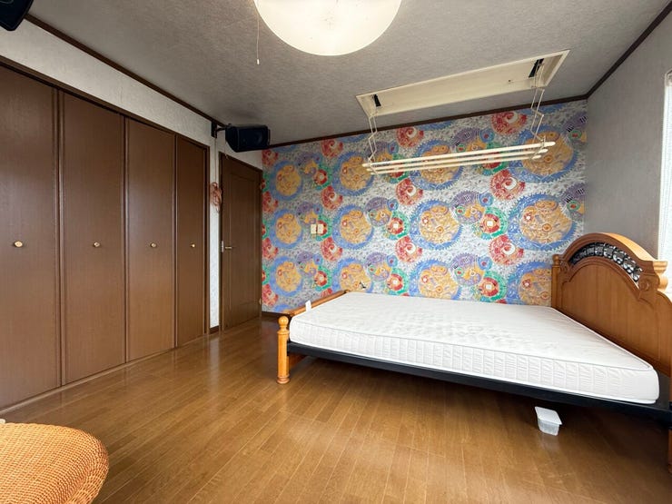 ゆとりある広さと二面採光で開放感あふれるお部屋です!