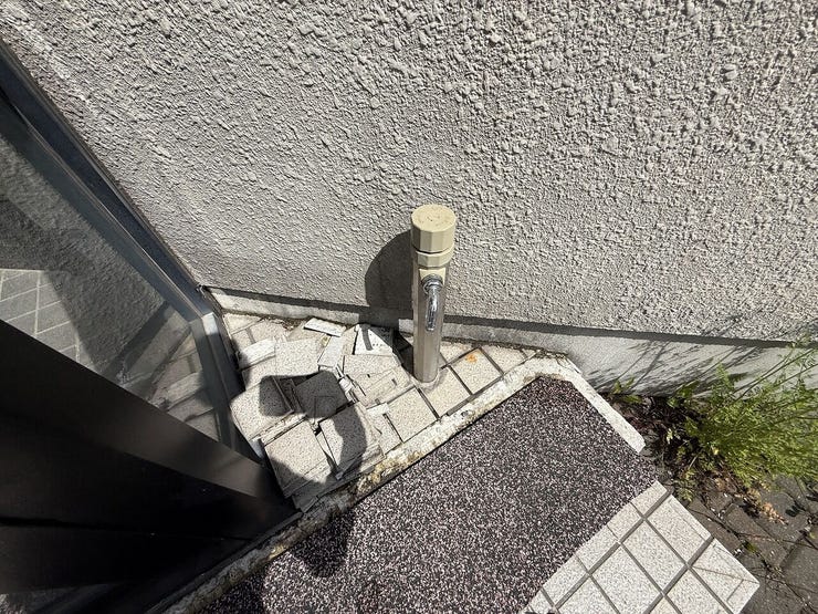 屋外には散水栓を設置しており、お庭や家庭菜園への水やりはもちろん、洗車や外回りのお掃除にも便利です♪