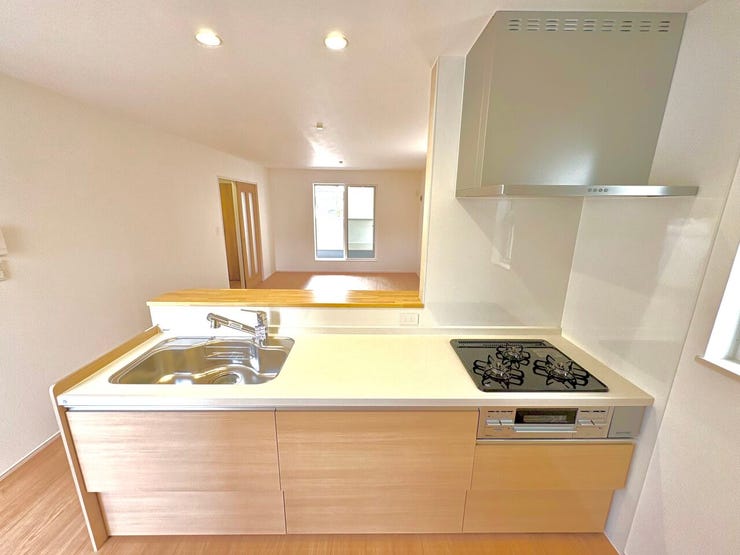 キッチン:対面キッチンで家族との会話を楽しみながらお料理ができます。