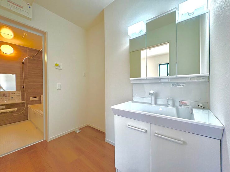 洗面所:ご家族の1日が始まり、1日の終わりを締めくくる洗面空間。快適に過ごせることはもちろん、気品や優雅さを兼ね備えたパウダールームです♪