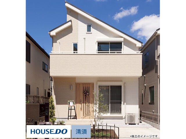 パワーボードは火や熱に強い外壁材。夏の酷暑や冬の低温・乾燥などに強く、ひび割れや反り、たわみといった変形が起きにくい安定した材料です。