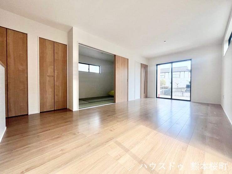 ■安らぎと笑顔の中心地■陽光が優しく降り注ぎ、会話が自然と弾む。ここでは、毎日が特別な時間へと変わります。