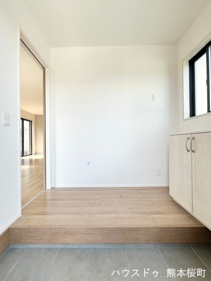 ■「ただいま」の安堵をくれる場所■訪れる人を迎え入れ、帰るたびにホッと一息つける、明るく機能的なエントランス。