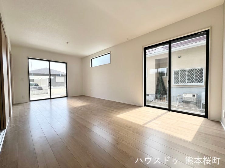 ■安らぎと笑顔の中心地■陽光が優しく降り注ぎ、会話が自然と弾む。ここでは、毎日が特別な時間へと変わります。