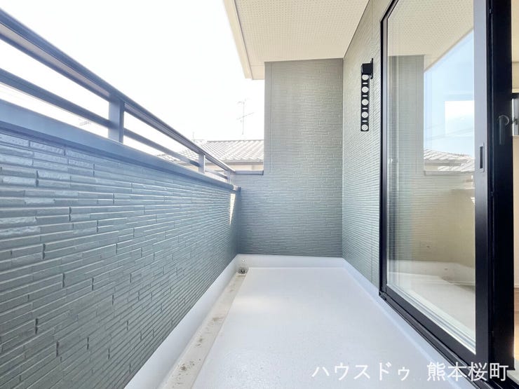 ■空の下の開放的な特等席■日光浴や読書、外の空気を感じながらリフレッシュ。暮らしを豊かにする、もう一つの心地よい空間です。