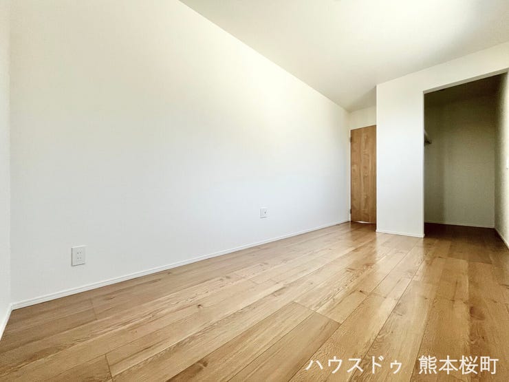 ■2階6.1帖洋室■寝室、書斎、趣味の部屋。家族の成長やライフスタイルに合わせ、様々な使い方ができる快適な空間です。