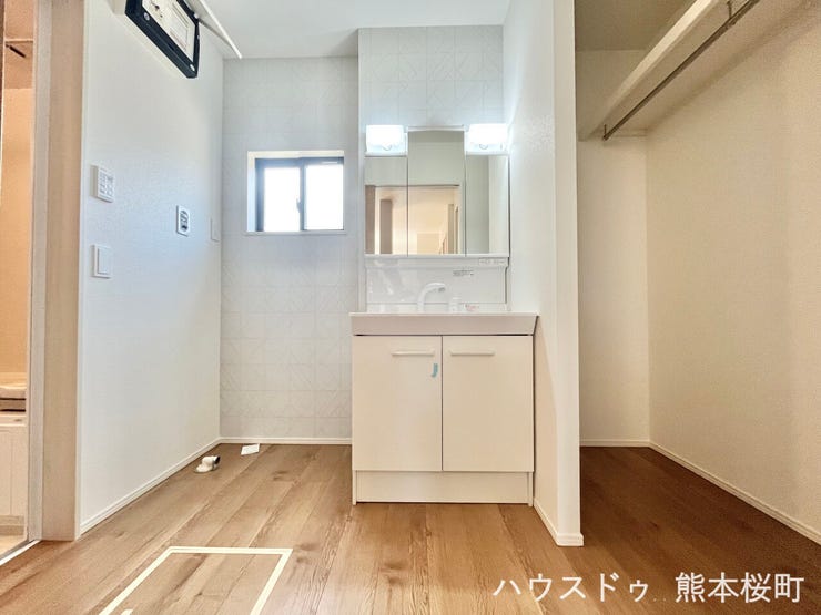 ■清々しいリフレッシュ空間■自分を磨き、気持ちを切り替える。心地よい光が差し込むプライベートスペース。