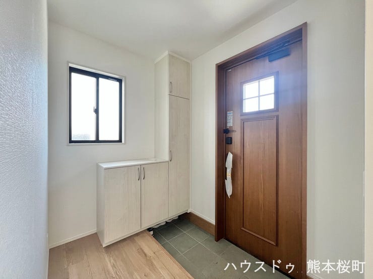 ■「ただいま」の安堵をくれる場所■訪れる人を迎え入れ、帰るたびにホッと一息つける、明るく機能的なエントランス。