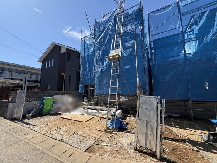 徒歩圏内にはスーパー、コンビニ、ドラッグストア、郵便局等々そろっており、生活しやすい環境となっております!