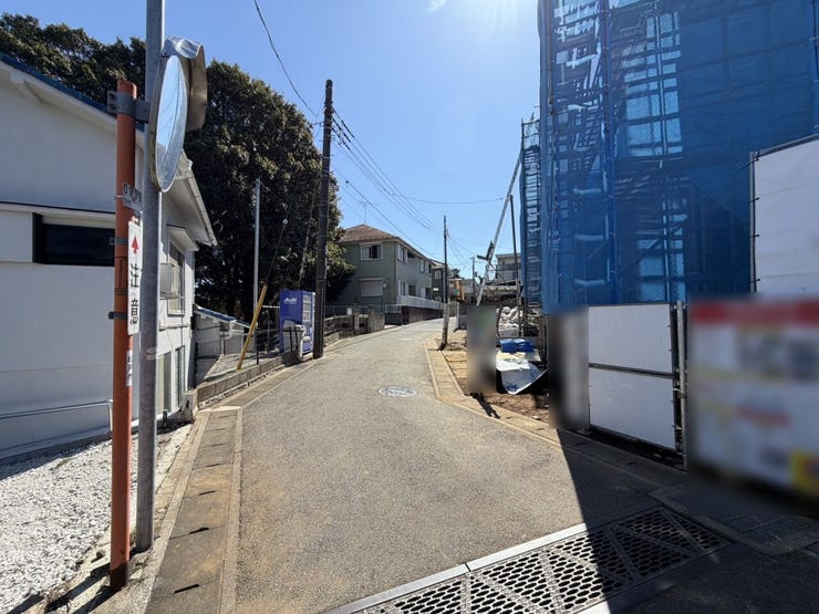 周辺は閑静な住宅街!高台なので眺望良好!