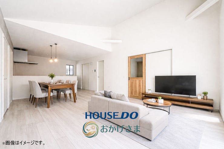 【リビング】
※画像は家具設置イメージです。