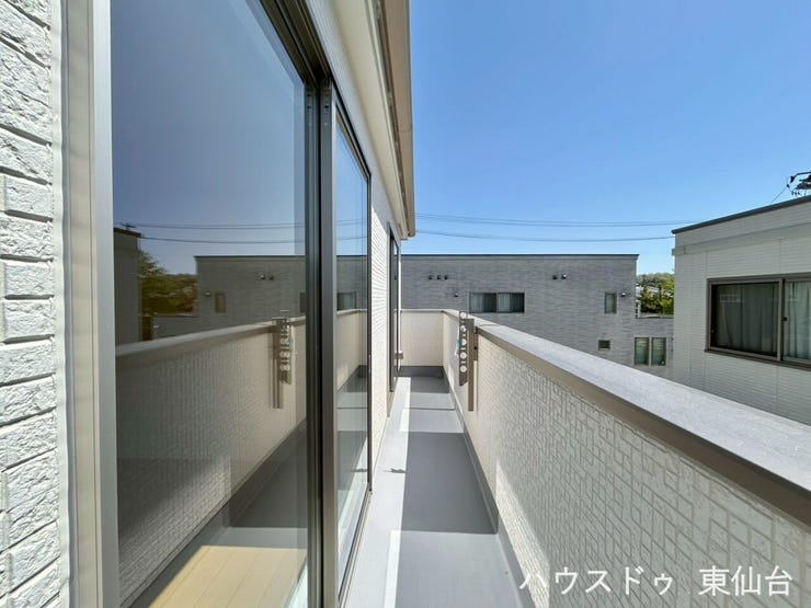 日当たり・風通しの良いバルコニーで、洗濯物が乾きやすいのが魅力です。