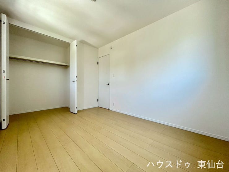 奥行きがしっかりあり、日常使いの衣類から小物までまとめて収納できます