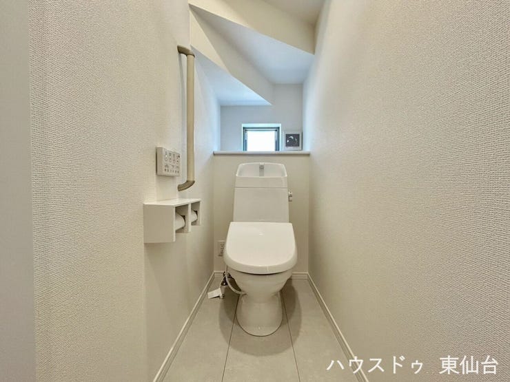 白を基調とした、シンプルながらも落ち着くデザイン。