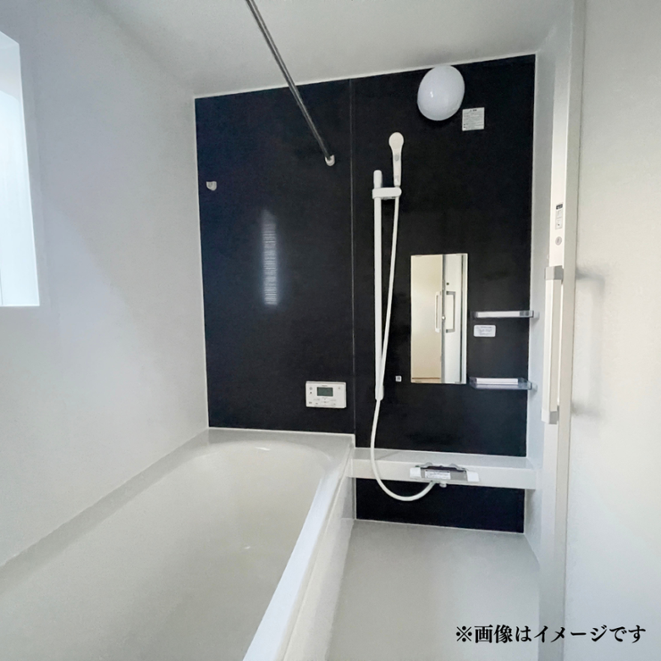 心地よいリフレッシュタイムを過ごせるバスルーム。
日常の疲れを癒す、特別な空間を提供します。
※別棟類似タイプ写真