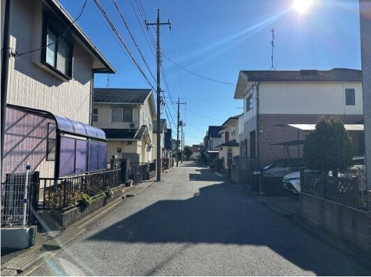 旧開発分譲地内の整った街並み!
周辺はスーパー等々生活便利な施設が徒歩圏内にそろっています!
