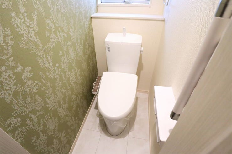 トイレ 同仕様
温水洗浄便座♪
寒い季節も快適です♪