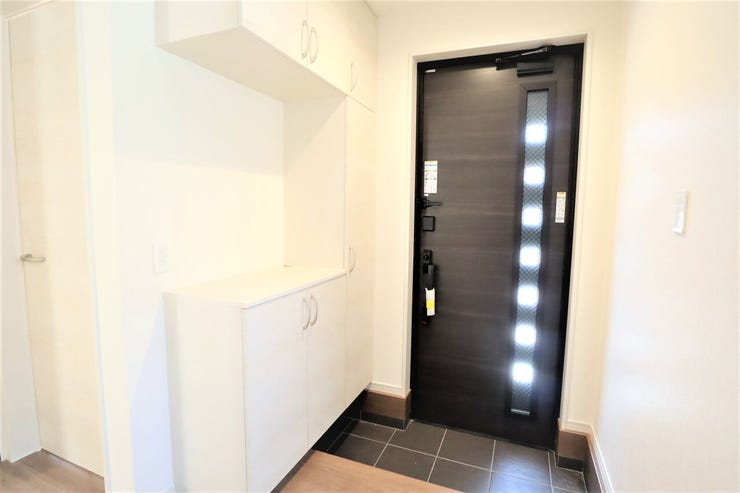 玄関 同仕様
シューズボックス付きの玄関♪
玄関がスッキリとお使いいただけます♪